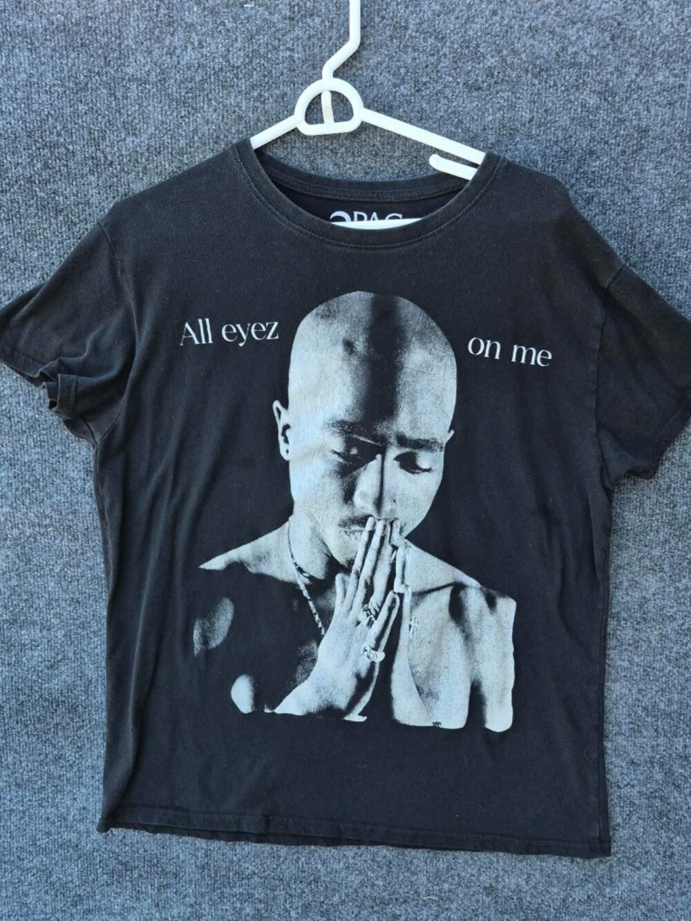 Great looking Large T-shirt with Tupac on the front Looks to be in Prayer